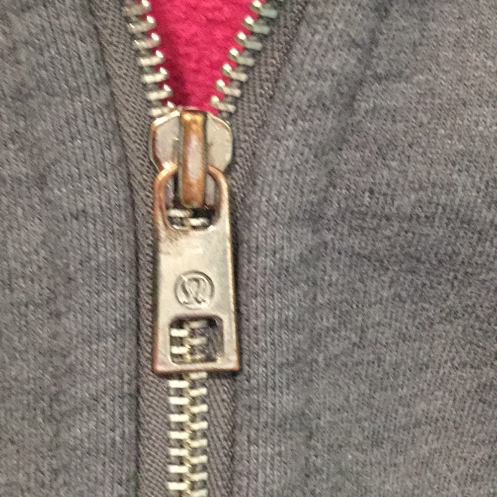 Lululemon - Picture 3 of 4